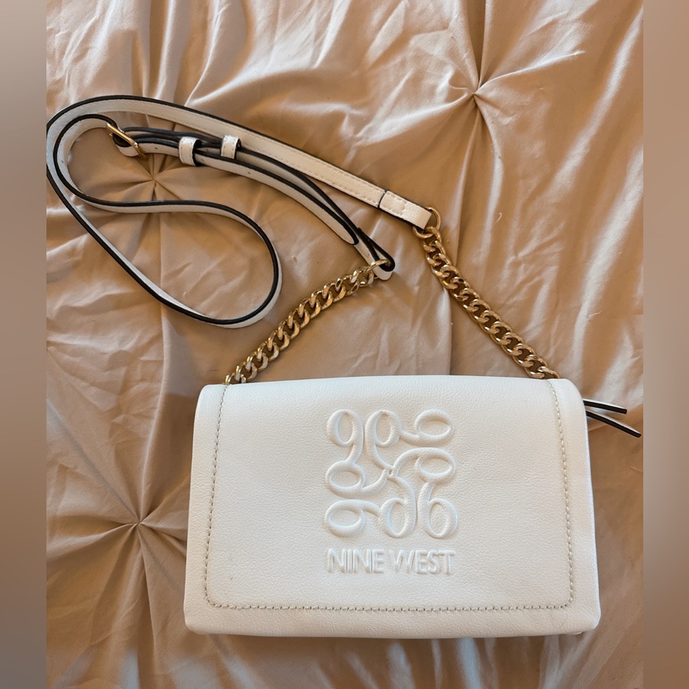 Nine West Elegant White Crossbody Bag with Gold Chain - Picture 4 of 7